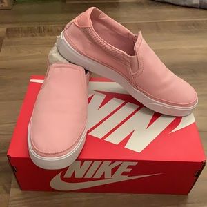 Women Nike slip-on sneaker pink